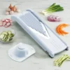 mandoline-professionnelle-lame-en-v-legumes Mandoline de cuisine efficace pour couper rapidement oignons, concombres, radis et carottes