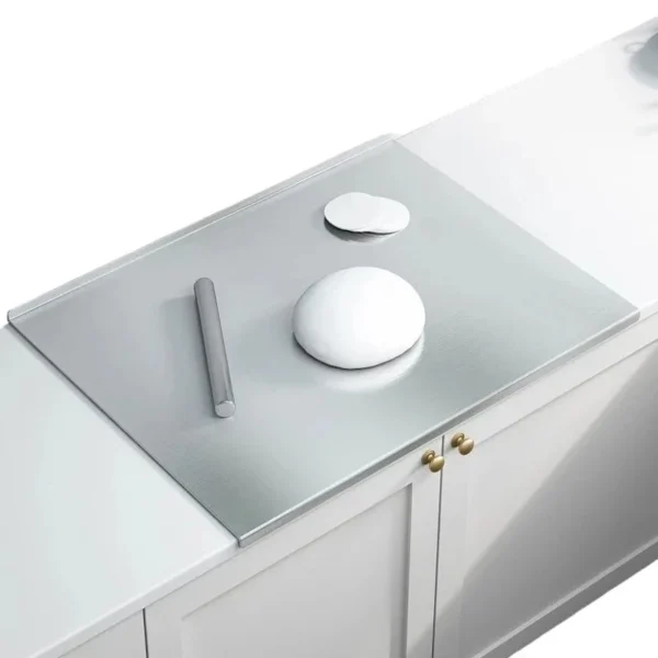 planche-decouper-inox-35x50-pate Planche à découper inox 35x50cm servant de surface pratique pour étaler la pâte avec un rouleau